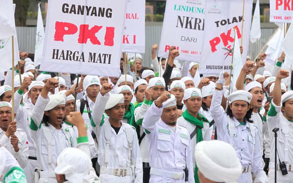 FPI members hold rally against PKI in Bandung - May 31, 2015 (Tribune)
