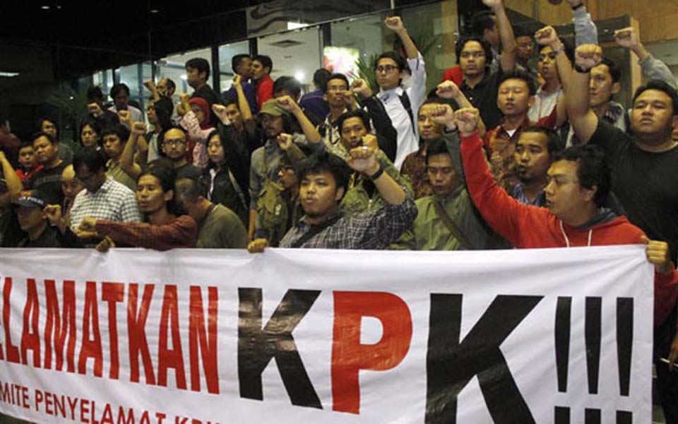 Protesters from various NGOs rally in Jakarta to defend the KPK - October 10, 2012 (Antara)