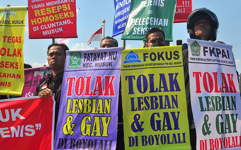 FUIB protesters in Boyolali reject same-sex mariage - October 16, 2015 (Republika)