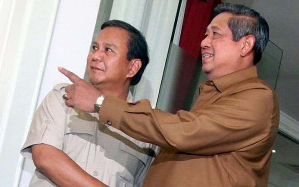 Then President Susilo Bambang Yudhoyono meets with former General Prabowo Subianto at State Palace in Jakarta - November 3, 2013 (Tribune)