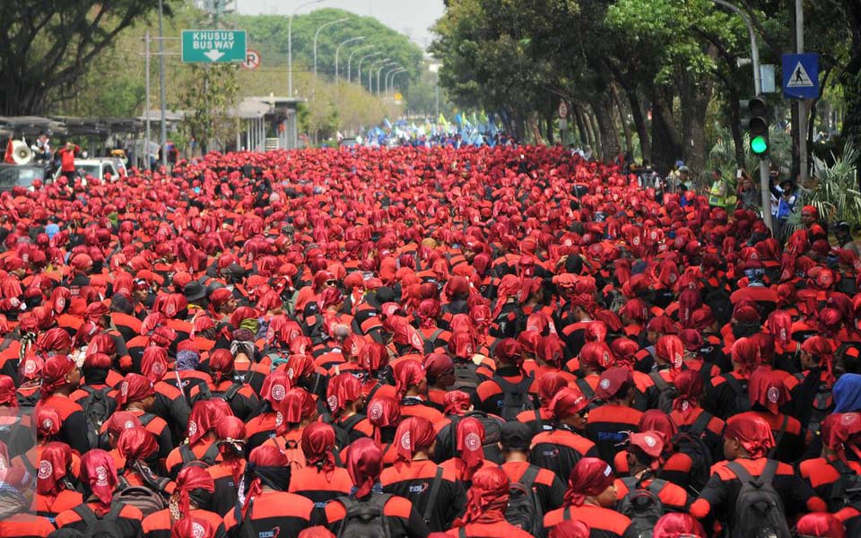 Thousands of workers march on State Palace in Jakarta - April 30, 2015 (Liputan 6)