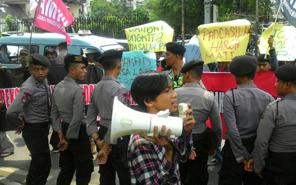 AMPUH protest outside YLBHI office in Jakarta - September 14, 2017
