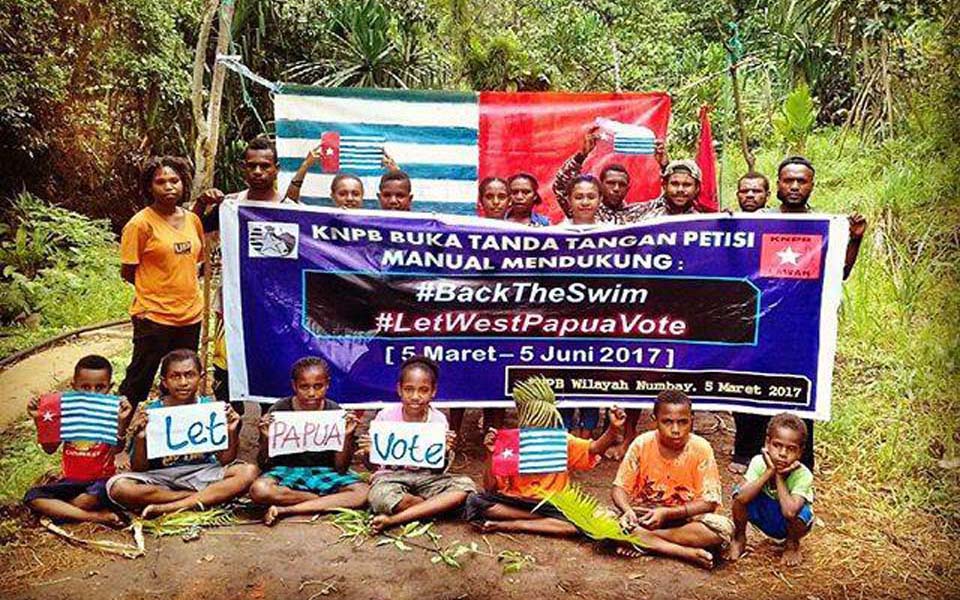 Papuas show support for West Papua Petition - May 14, 2017 (Benny Wenda)