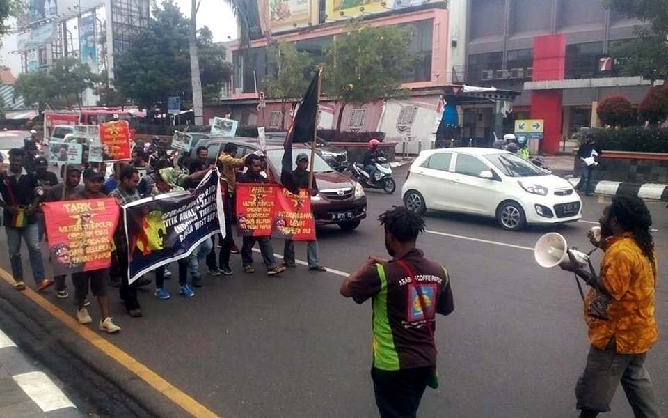 FRI-WP and AMP protest in Semarang - December 19, 2017 (Rico Tude)
