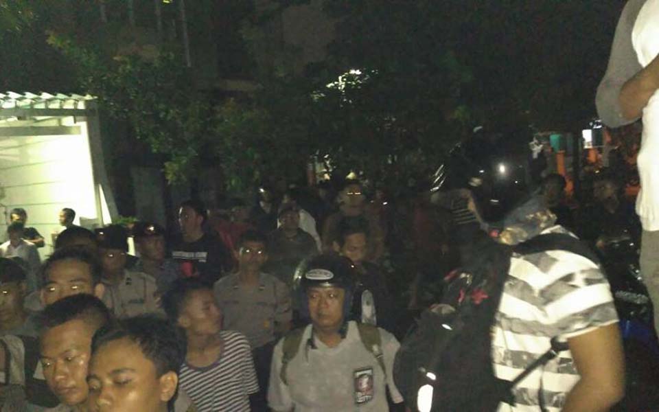 Candle lit vigil in for Ahok in Makassar broken up by Islamic vigilantes