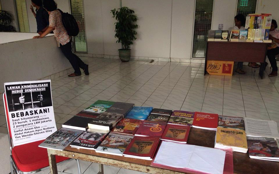 Students in Bandung suspended over sale of leftist books