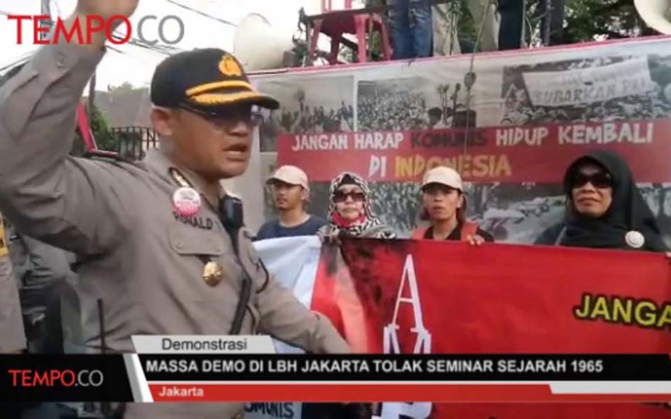 Protesters demand 1965 seminar at YLBHI be closed down - September 14, 2017 (Tempo)