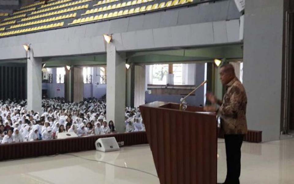 Ryacudu giving public lecture to new University of Indonesia students - August 4, 2017 (Kemhan RI)