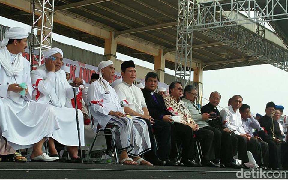 Tommy Suharto (seated centre left with back peci) at FPI anniversary - August 19, 2017 (Detik)
