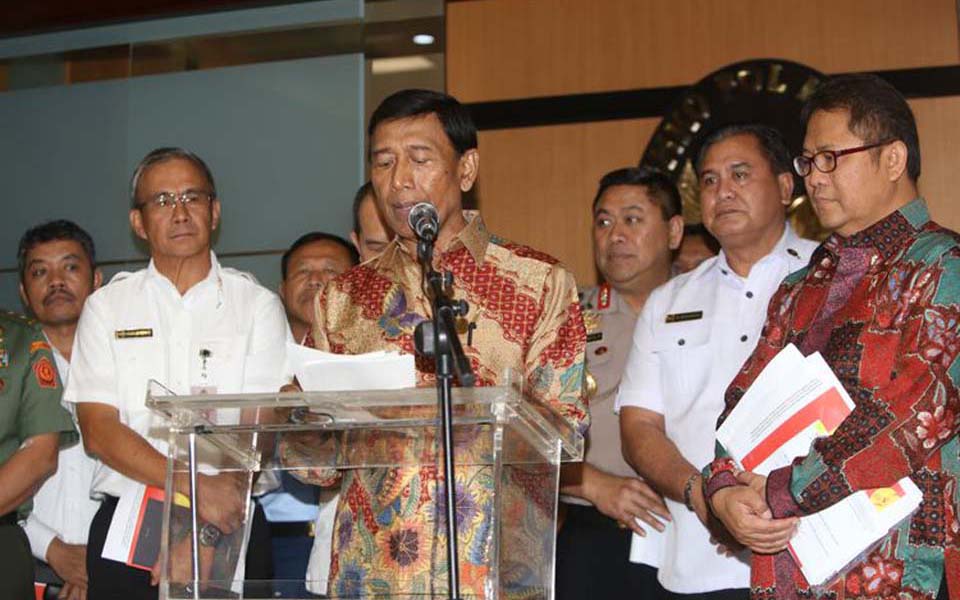 Security chief Wiranto speaks at press conference in Jakarta - July 12, 2017 (Kompas)