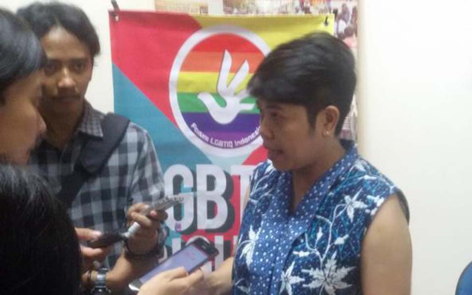 Arus Pelangi chairperson Yuli Rustinawati speaking to reporters - Undated (Tribune)