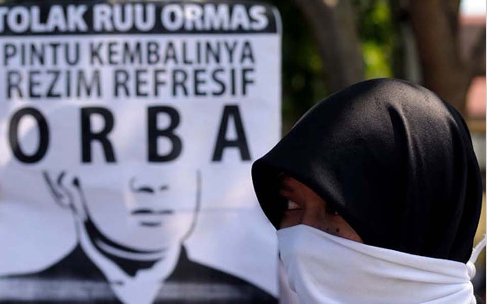 Banner reads 'Reject RUU Ormas - The Door to the Return of ORBA' (Antara)