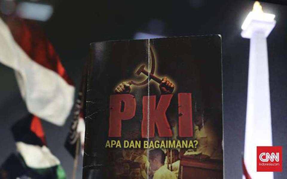 Book on PKI distributed at prayer for Rizieq Shihab on September 29 (CNN)