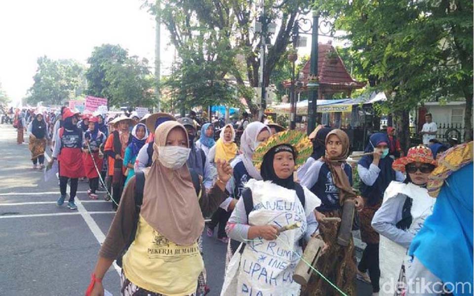 Domestic workers march through Malioboro shopping district - May 1, 2018 (Detik)