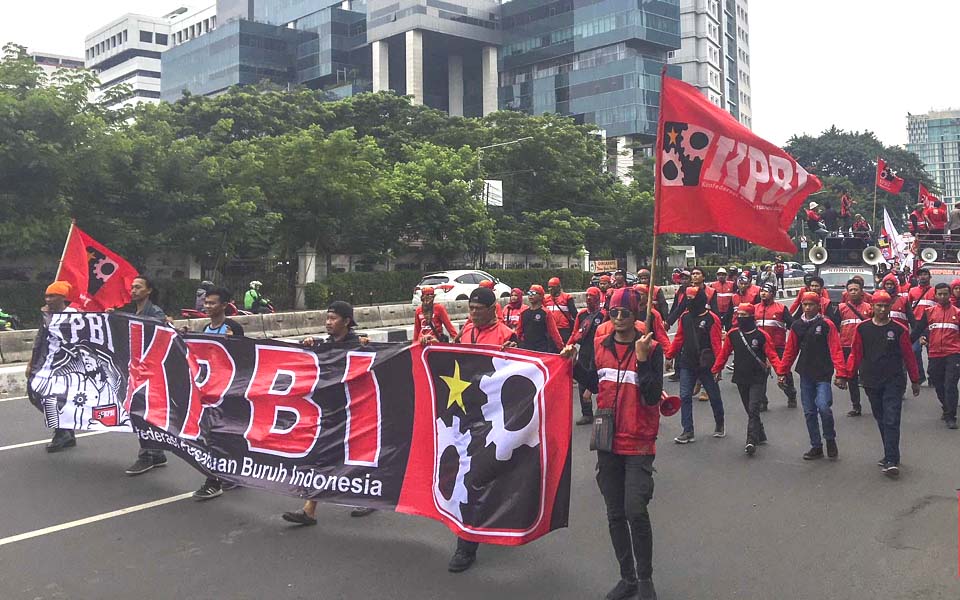 KPBI workers rally in front of State Palace – December 8, 2018 (CNN)