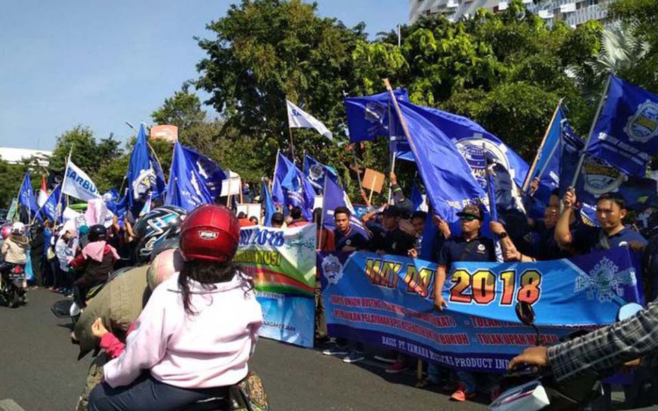 May Day rally in front of Grahadi building in Surabaya - May 1, 2018 (Kompas)
