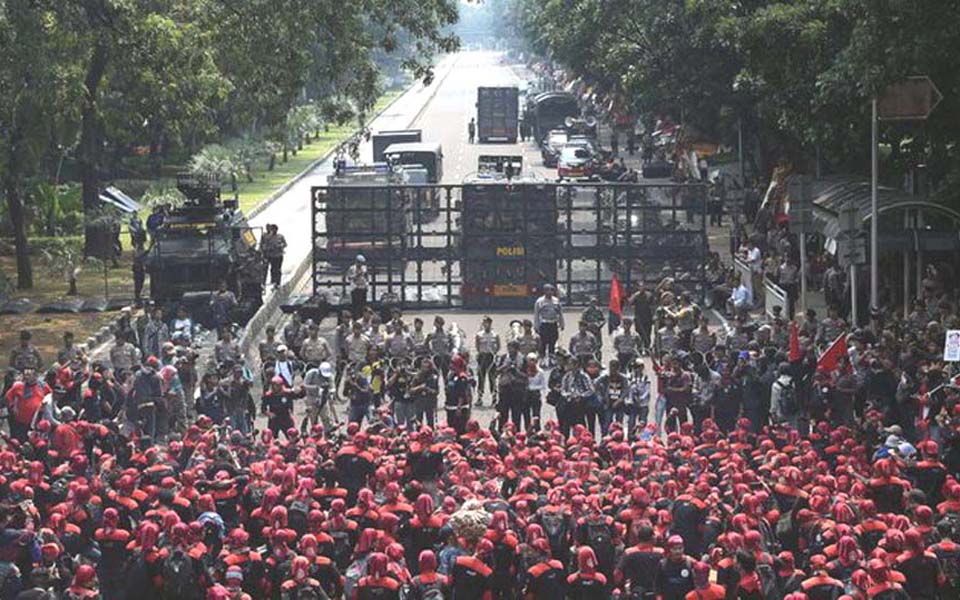 Police blockade workers rallying in Central Jakarta on May Day - Undated (Antara)