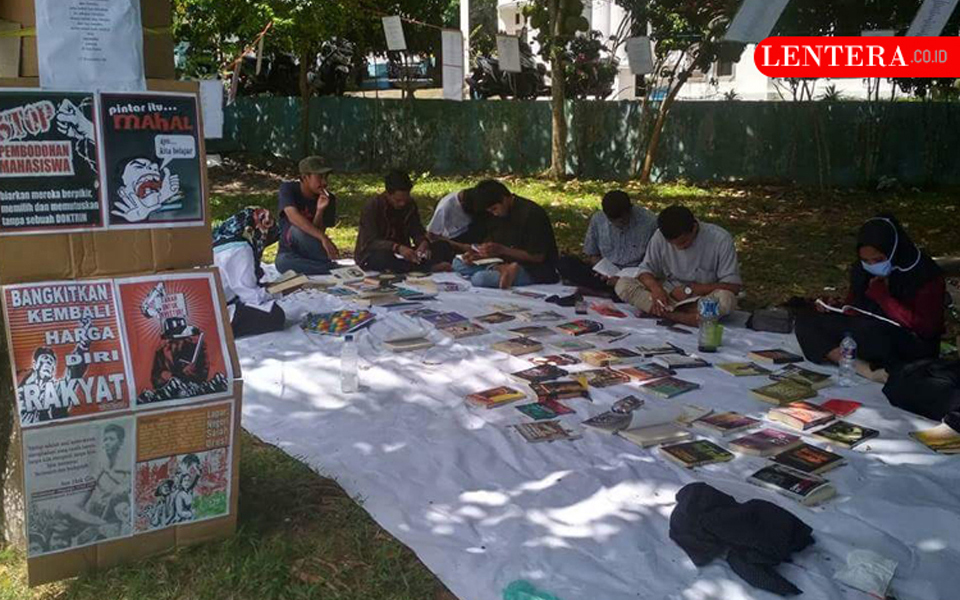 Student book stall at Muhamadiyah University - September 24, 2018 (Lentara)