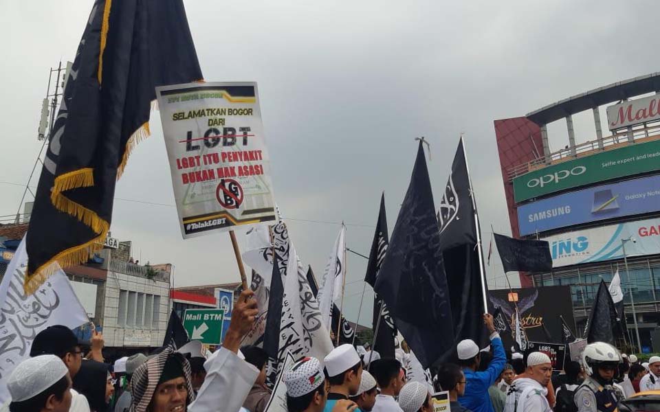 Thousand of protesters reject LGBT in Bogor - November 9, 2018 (CNN)