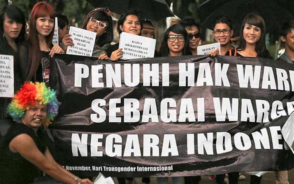 Banner reads ‘Fulfill the Rights of Trans-Women as Indonesian Citizens’ (Caracicak)