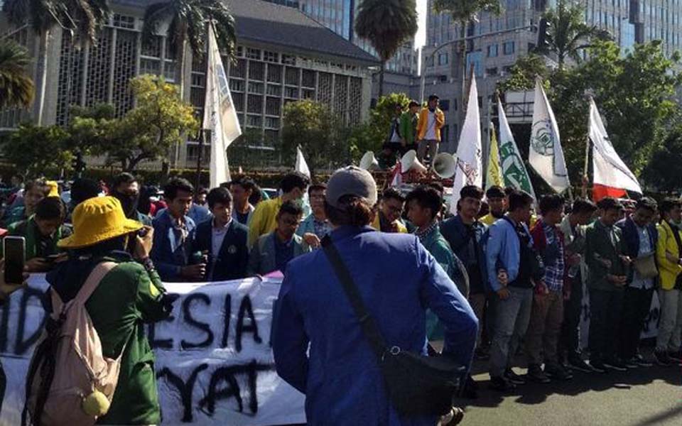 BEM SI students rally near the Horse Statue in Central Jakarta – October 21, 2019 (CNN)