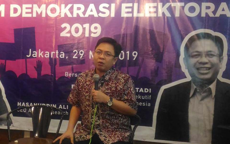 Burhanudin Muhtadi speaking at discussion in Jakarta – May 29, 2019 (Kompas)