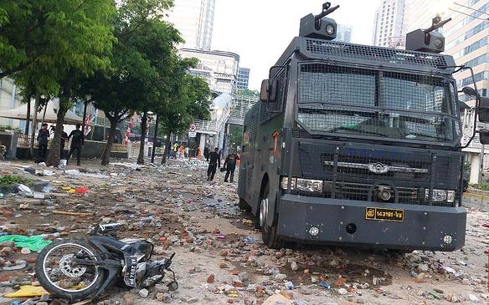 Damage following May 22 riots at Bawaslu building in Jakarta (CNN)