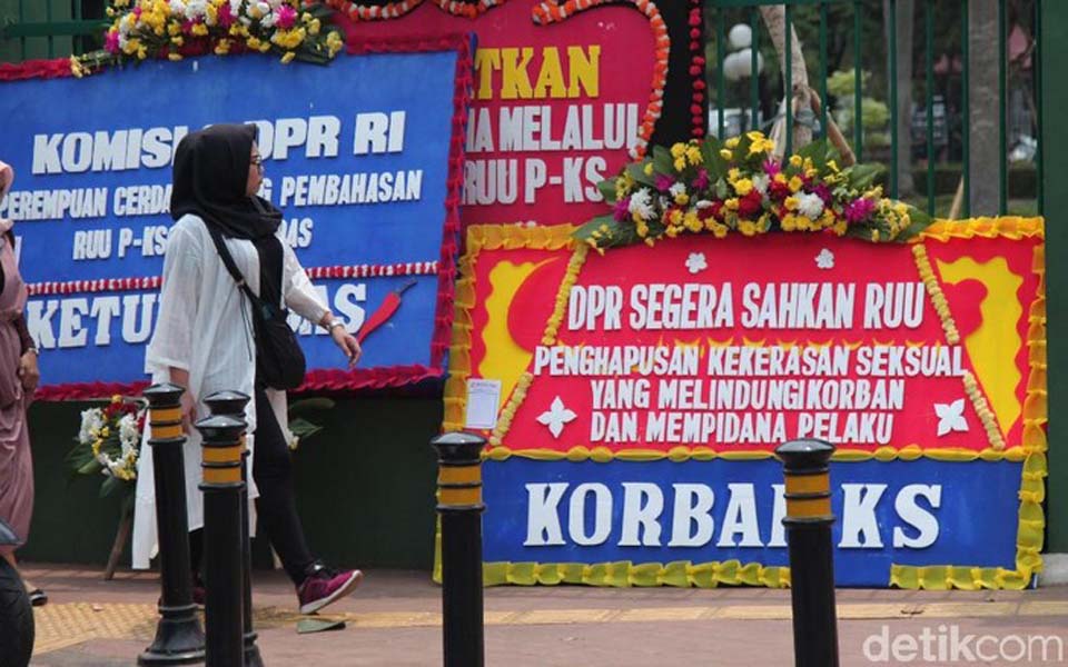 Flower boards at DPR calling for ratification of RUU-PKS – September 6, 2019 (Detik)
