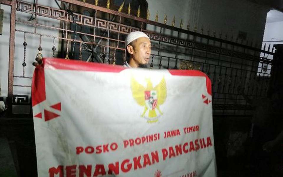 FPI member holds banner outside PRD secretariat – July 22, 2019 (CNN)