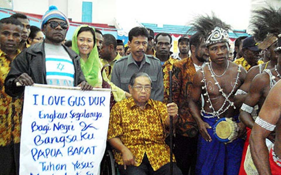Gus Dur in Papua – Undated (Istemewa)