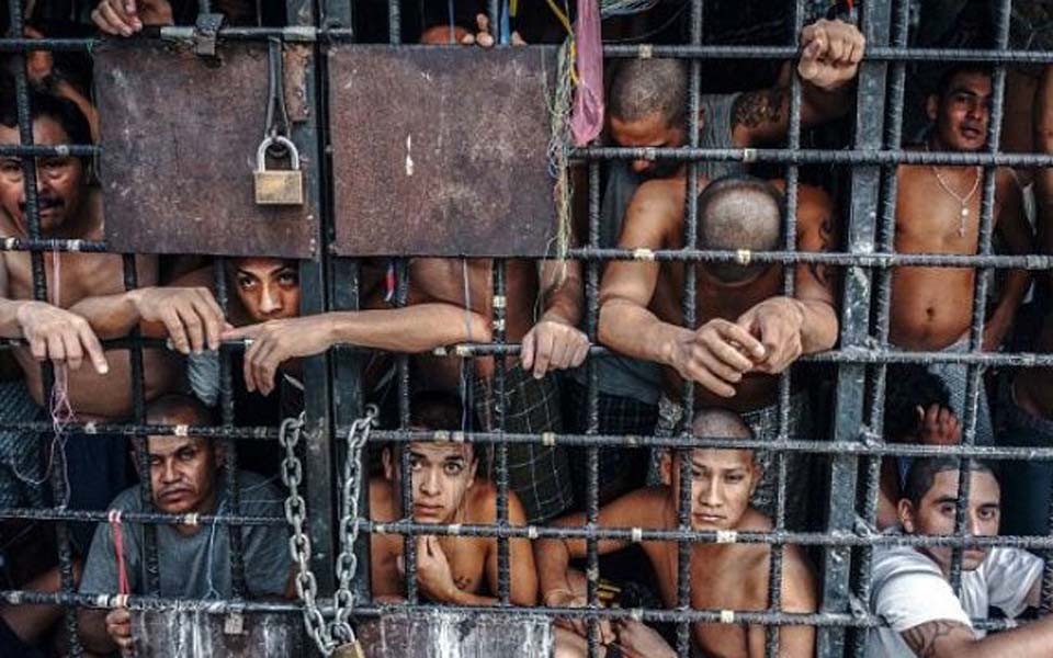 Overcrowding in Indonesian prison (Tribune)