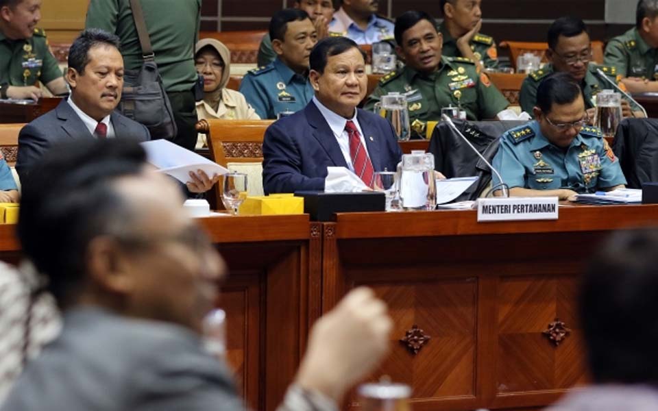 Prabowo (centre) attends working meeting at DPR – November 11, 2019 (Merdeka)