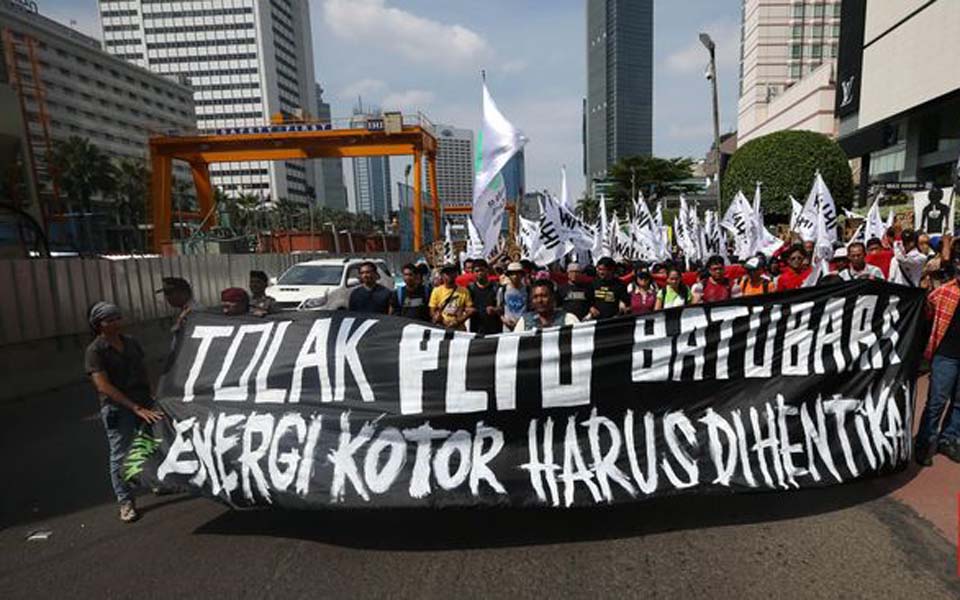 Protest against coal fired power stations in Jakarta (CNN)