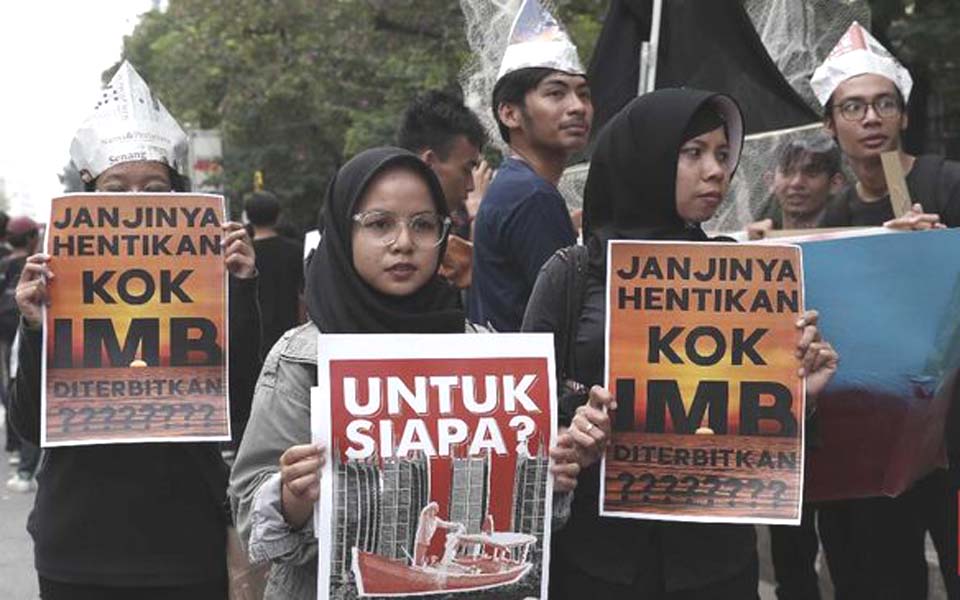 Protest against IMB for reclamation islets at Jakarta City Hall – June 24, 2019 (CNN)