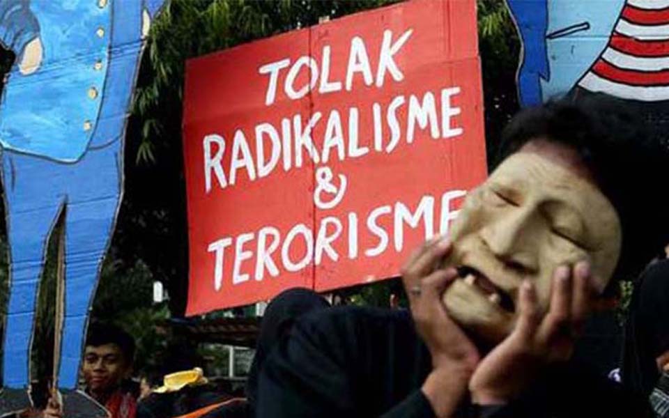 Protest opposing radicalism and terrorism (Suara Pesantren)