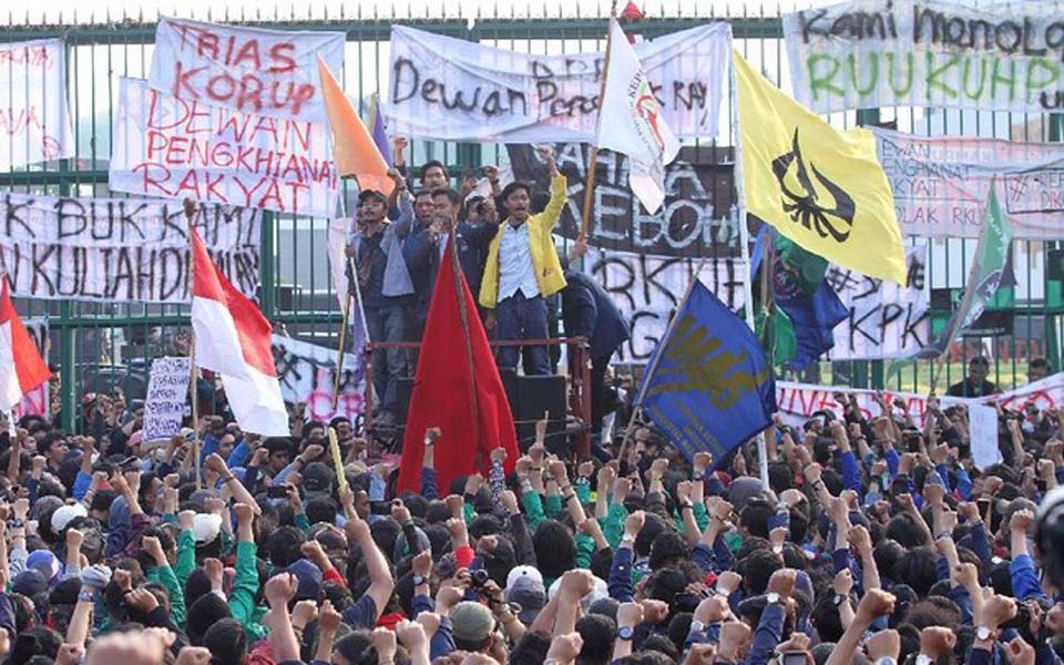 Student protest in front of DPR building – September 23, 2019 (Detik)