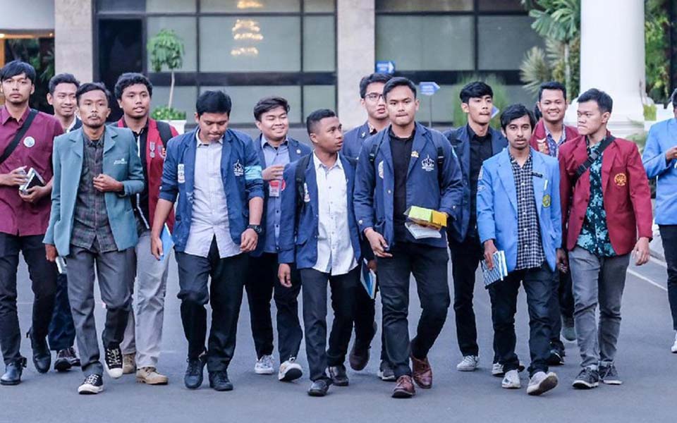 Students after meeting with Moeldoko at State Palace – October 3, 2019 (Detik)