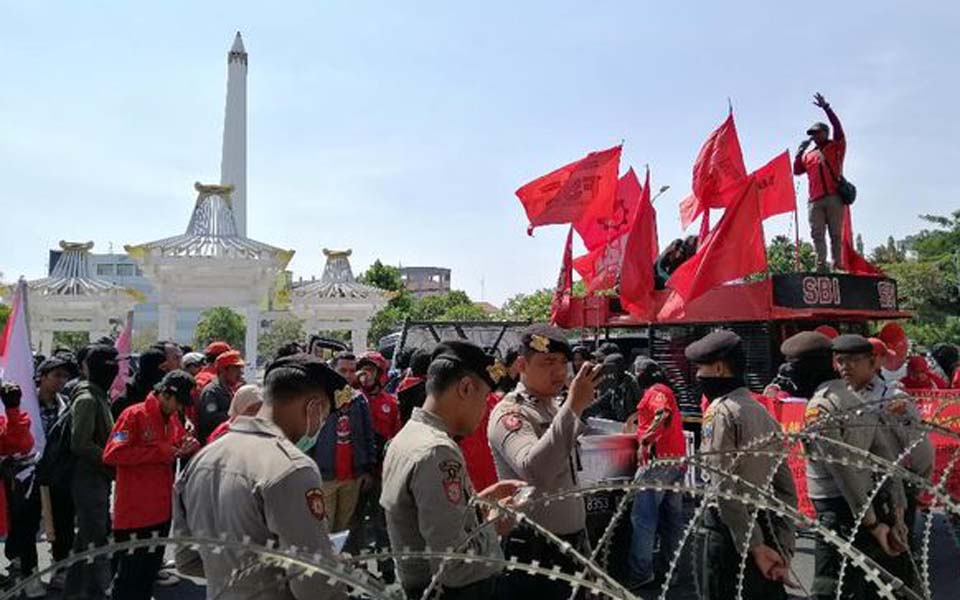 Students and workers protest in Surabaya – October 28, 2019 (CNN)