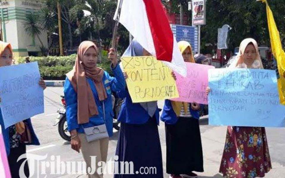 Students commemorate IWD in Jombang – March 8, 2019 (Tribune)