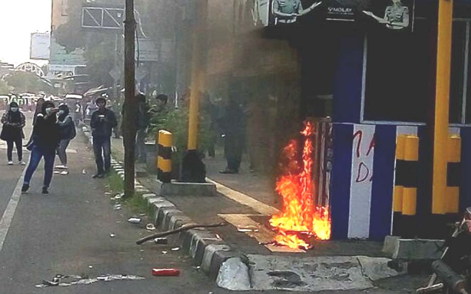UIN students set fire to police post on May Day – May 1, 2019 (Tagar)