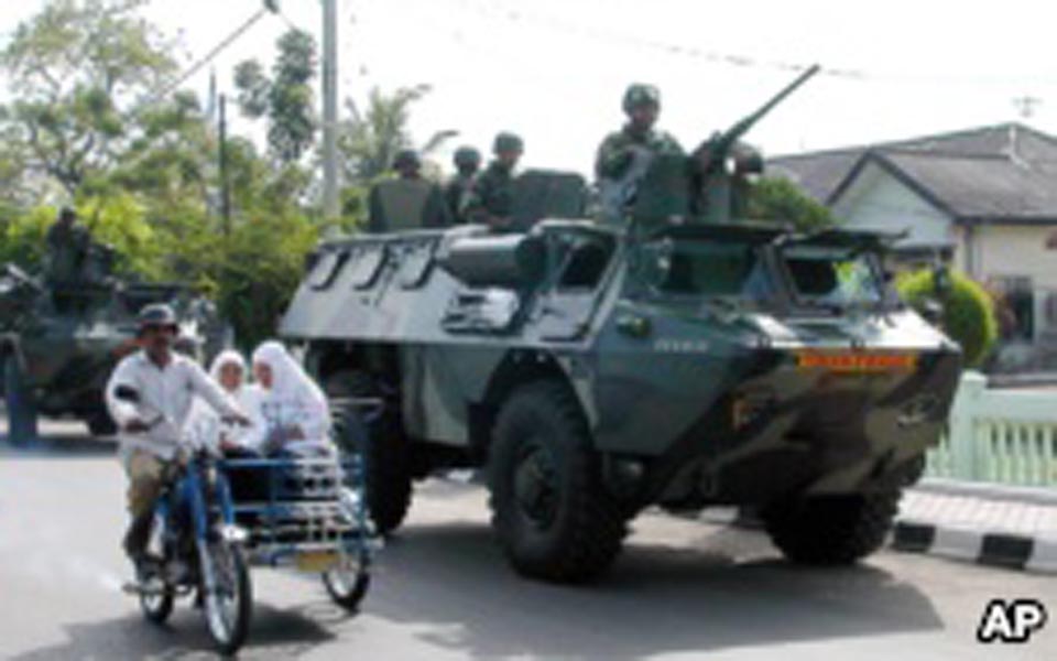 Indonesian military patrolling streets in Lhokseumawe (AP)