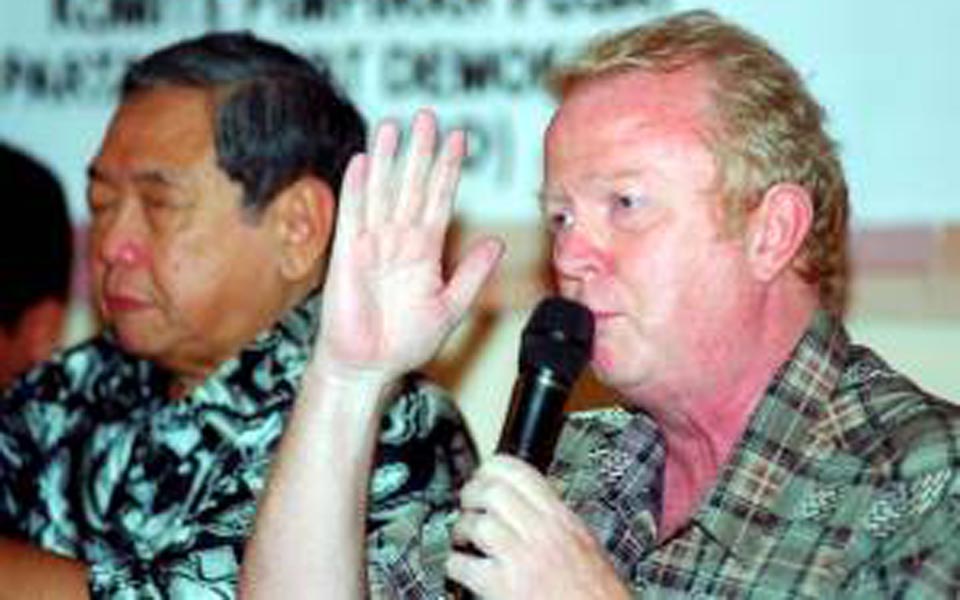Max Lane pictured with Abdurrahman Wahid (Tempo)