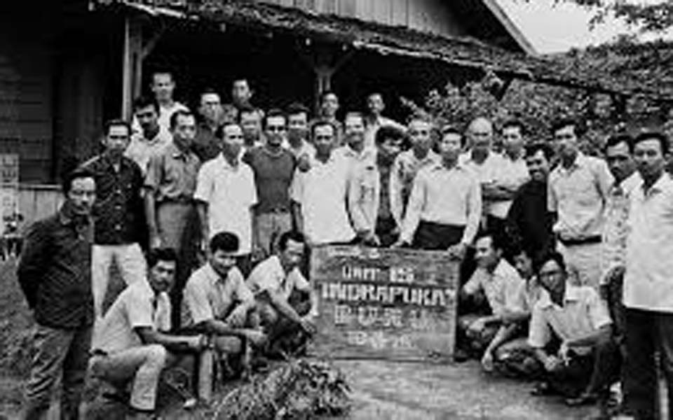 Political prisoners interned on Buru Island (Kompasiana)