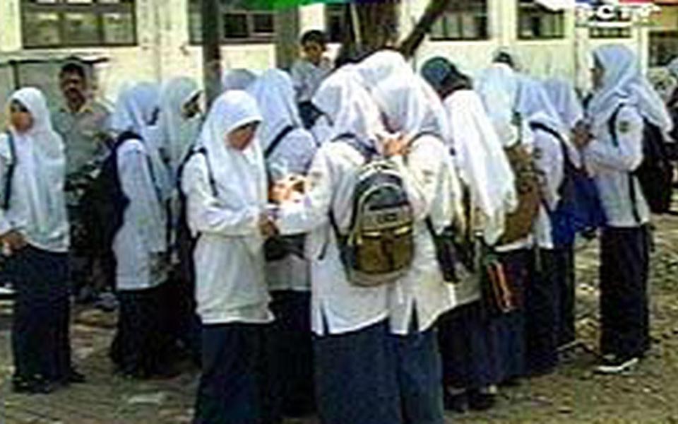 School children at school during military operation in Aceh (Liputan 6)