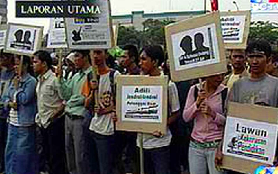 People's Democratic Party rally against RUU TNI (Liputan 6)