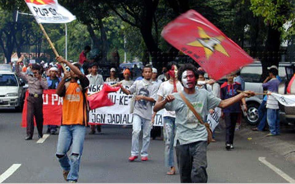 People's Democratic Party rally at KPU offices in Jakarta (Kompas)