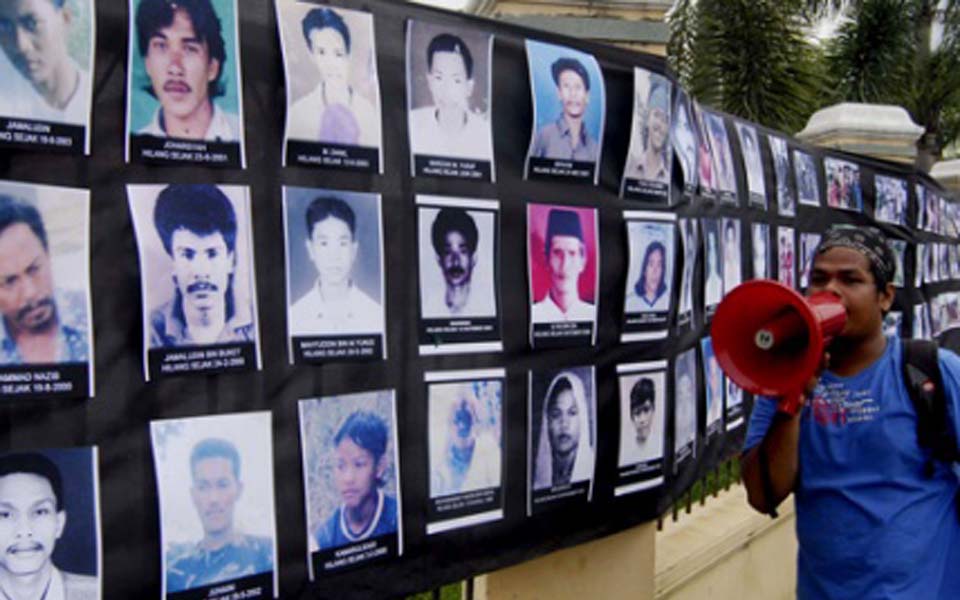 Pictures of victims of military campaign in Aceh (jsi)