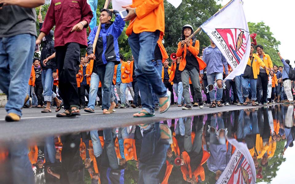 Protest march by Makassar students (Sindo News)