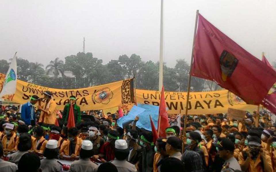 Student protest in Palembang (Tribune)