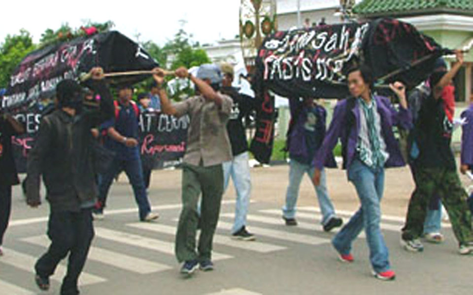 Student rally to protest police violence UMI (kutaikartanegara)